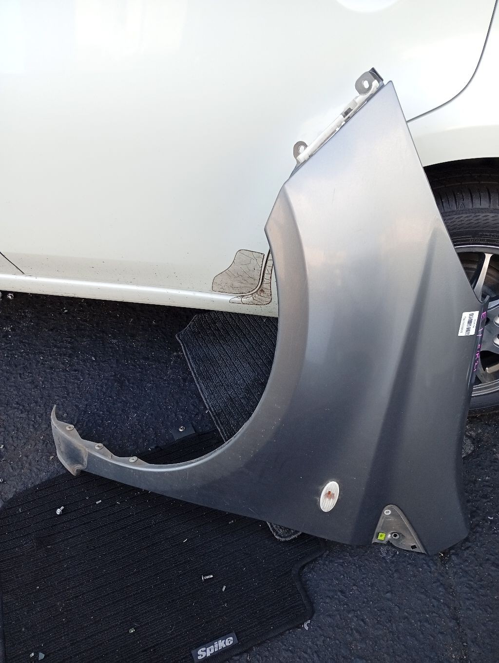 Крыло переднее на Nissan Note E11 Фото 2