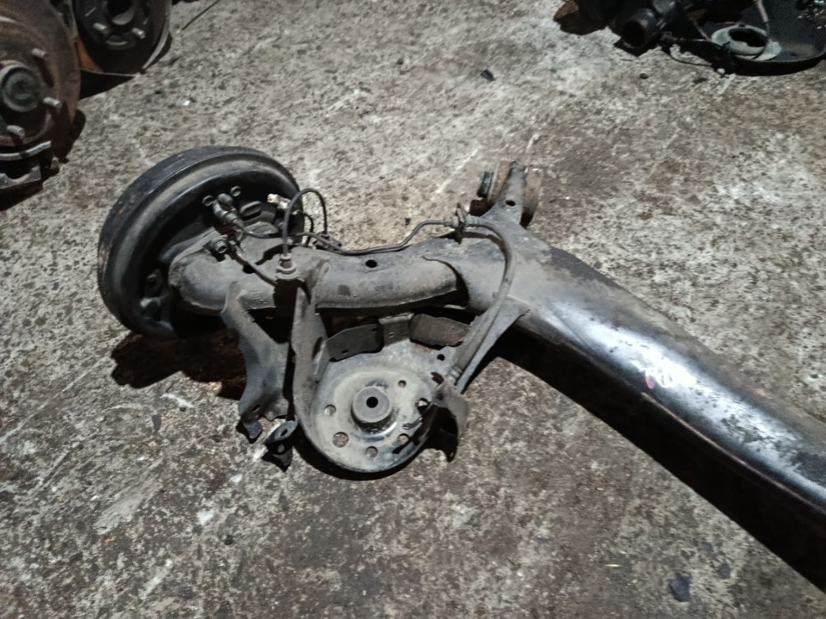 Балка подвески на Nissan Cube Z12 HR15DE Фото 5