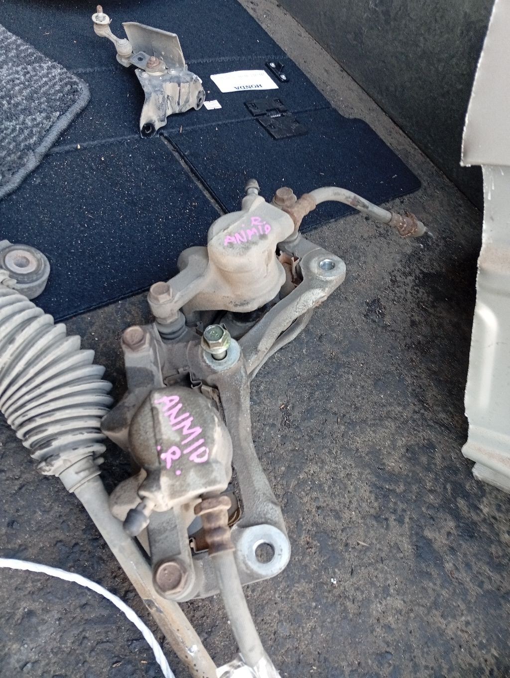 Суппорт на Toyota Isis ANM10G 1AZ-FSE Фото 1