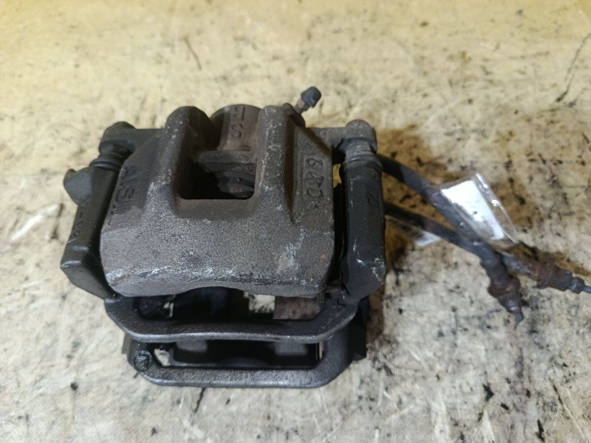 Суппорт на Toyota Isis ANM10G 1AZ-FSE Фото 4