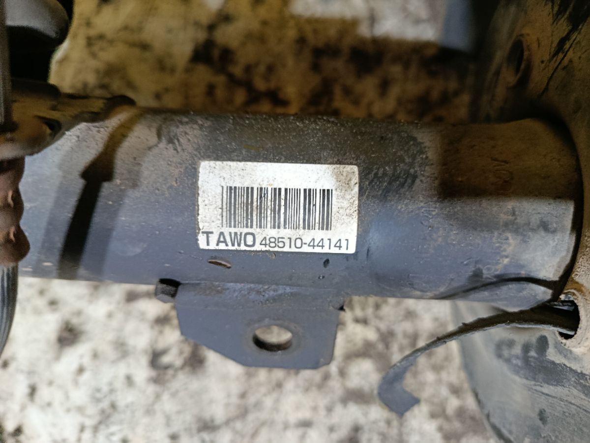 Стойка амортизатора на Toyota Isis ANM10G 1AZ-FSE Фото 4