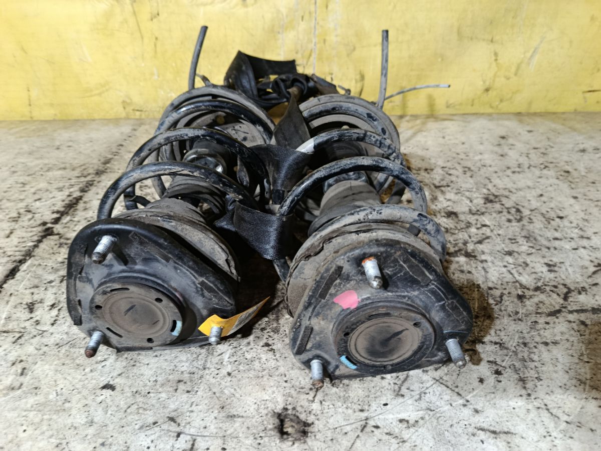 Стойка амортизатора на Toyota Isis ANM10G 1AZ-FSE Фото 5