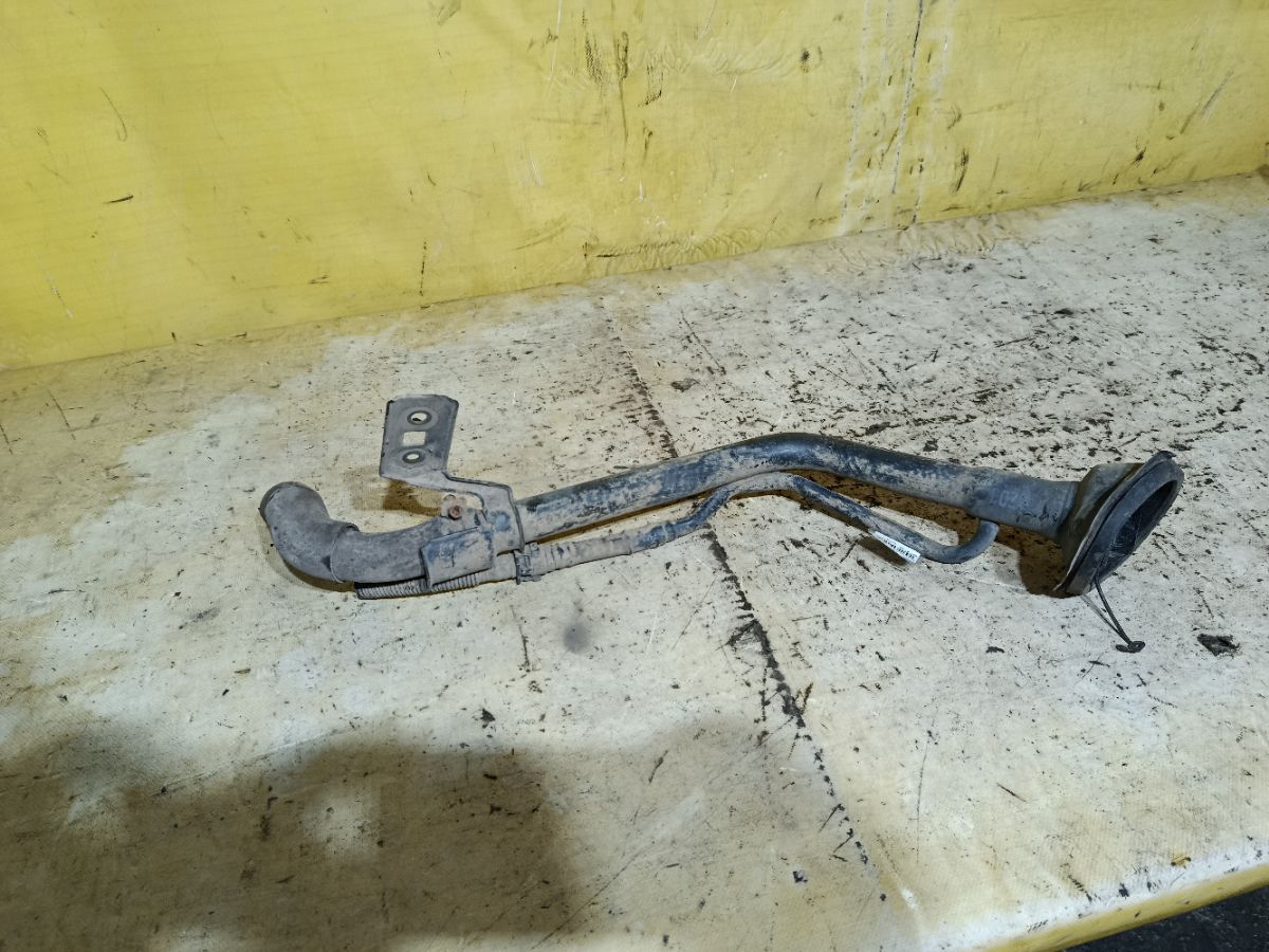 Заливная горловина топливного бака на Nissan Tiida Latio SC11 HR15DE Фото 2