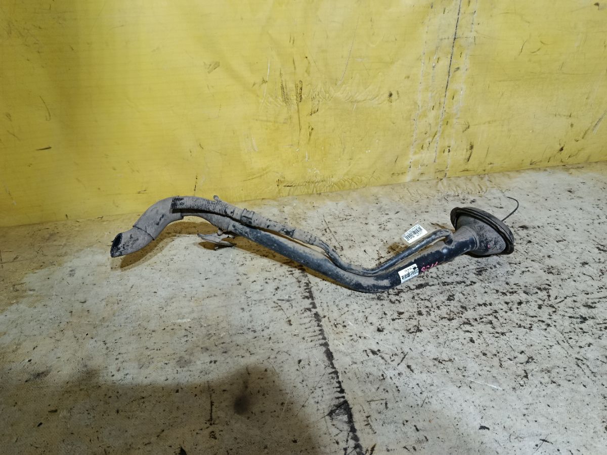 Заливная горловина топливного бака на Nissan Tiida Latio SC11 HR15DE Фото 3