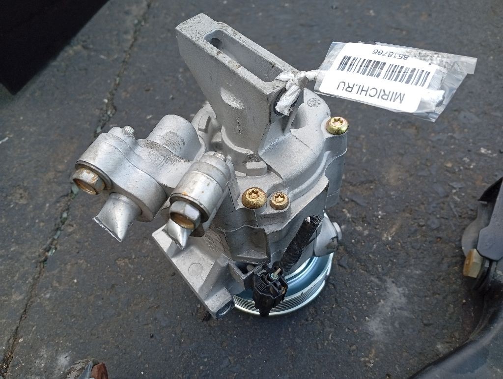 Компрессор кондиционера 92600-ED07B на Nissan Tiida Latio SC11 HR15DE Фото 1