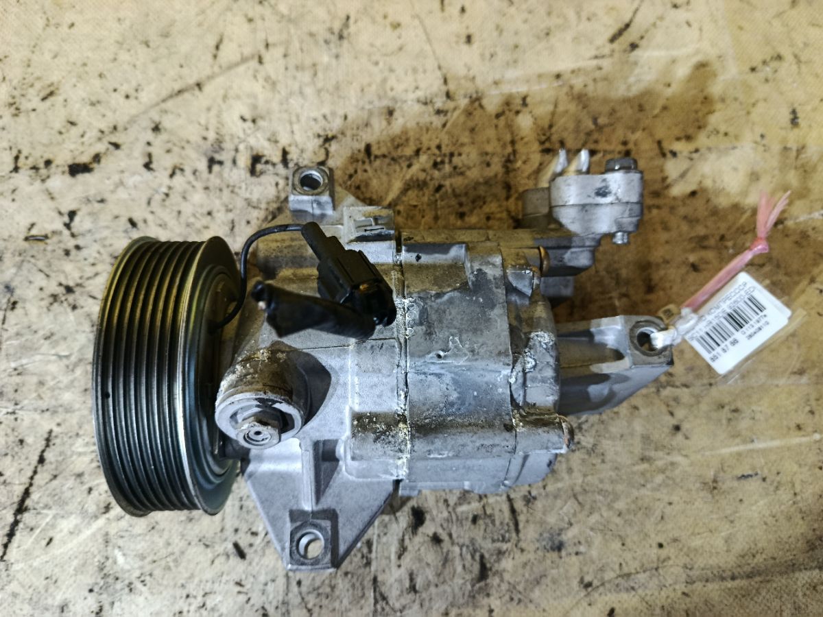 Компрессор кондиционера 92600-ED07B на Nissan Tiida Latio SC11 HR15DE Фото 3