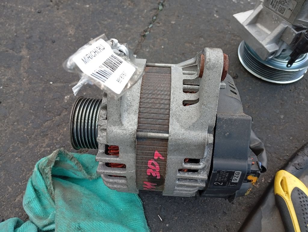 Генератор 23100-ED00B на Nissan Tiida Latio SC11 HR15DE Фото 1