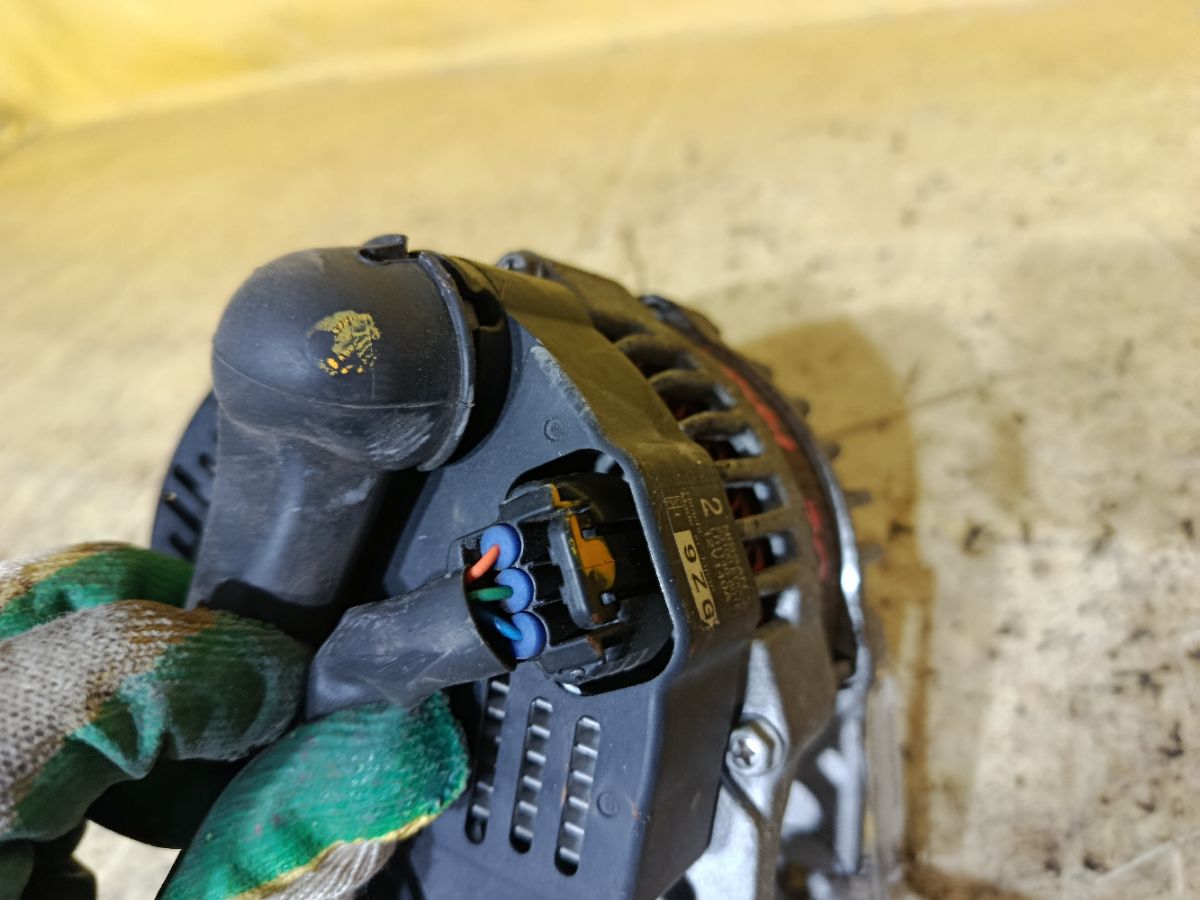 Генератор 23100-ED00B на Nissan Tiida Latio SC11 HR15DE Фото 3