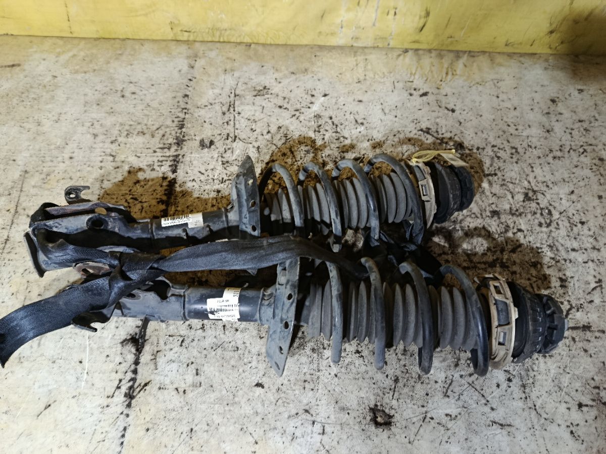 Стойка амортизатора на Honda Fit GE6 L13A Фото 3