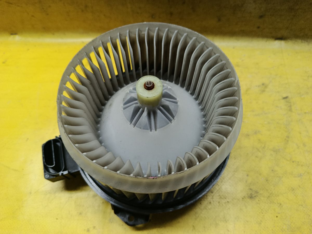 Мотор печки 79310-TF0-003 на Honda Fit GE6 Фото 4