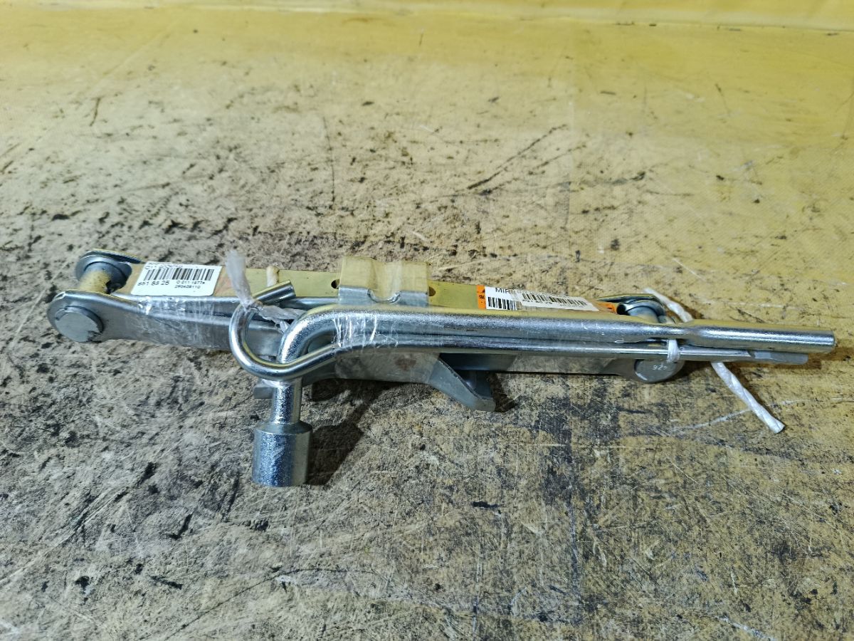 Домкрат на Nissan Tiida C11 Фото 2