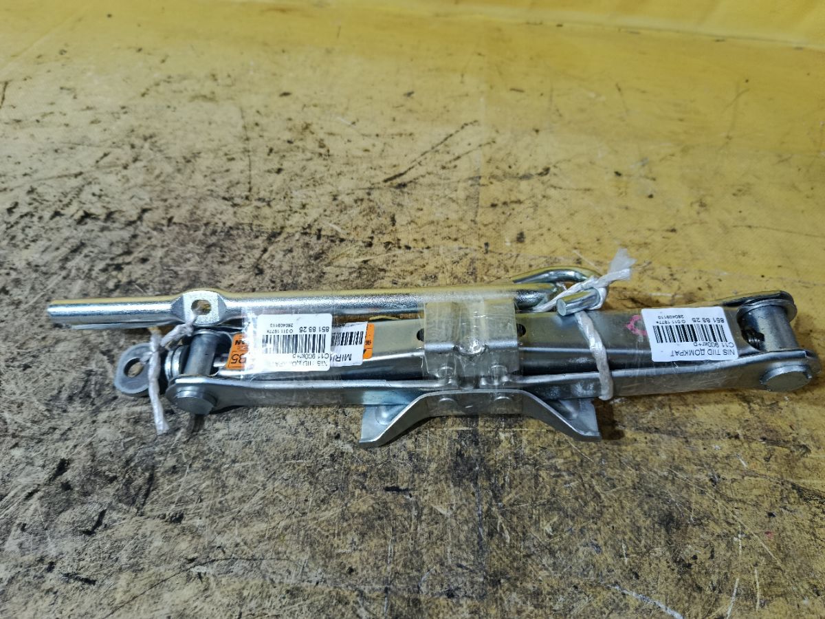 Домкрат на Nissan Tiida C11 Фото 3