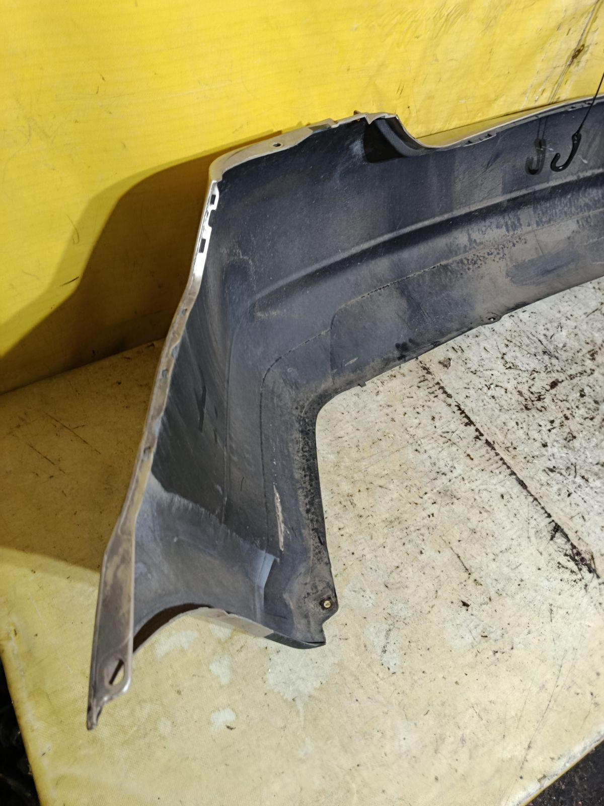 Бампер 85022-ED440 на Nissan Tiida Latio SC11 Фото 11