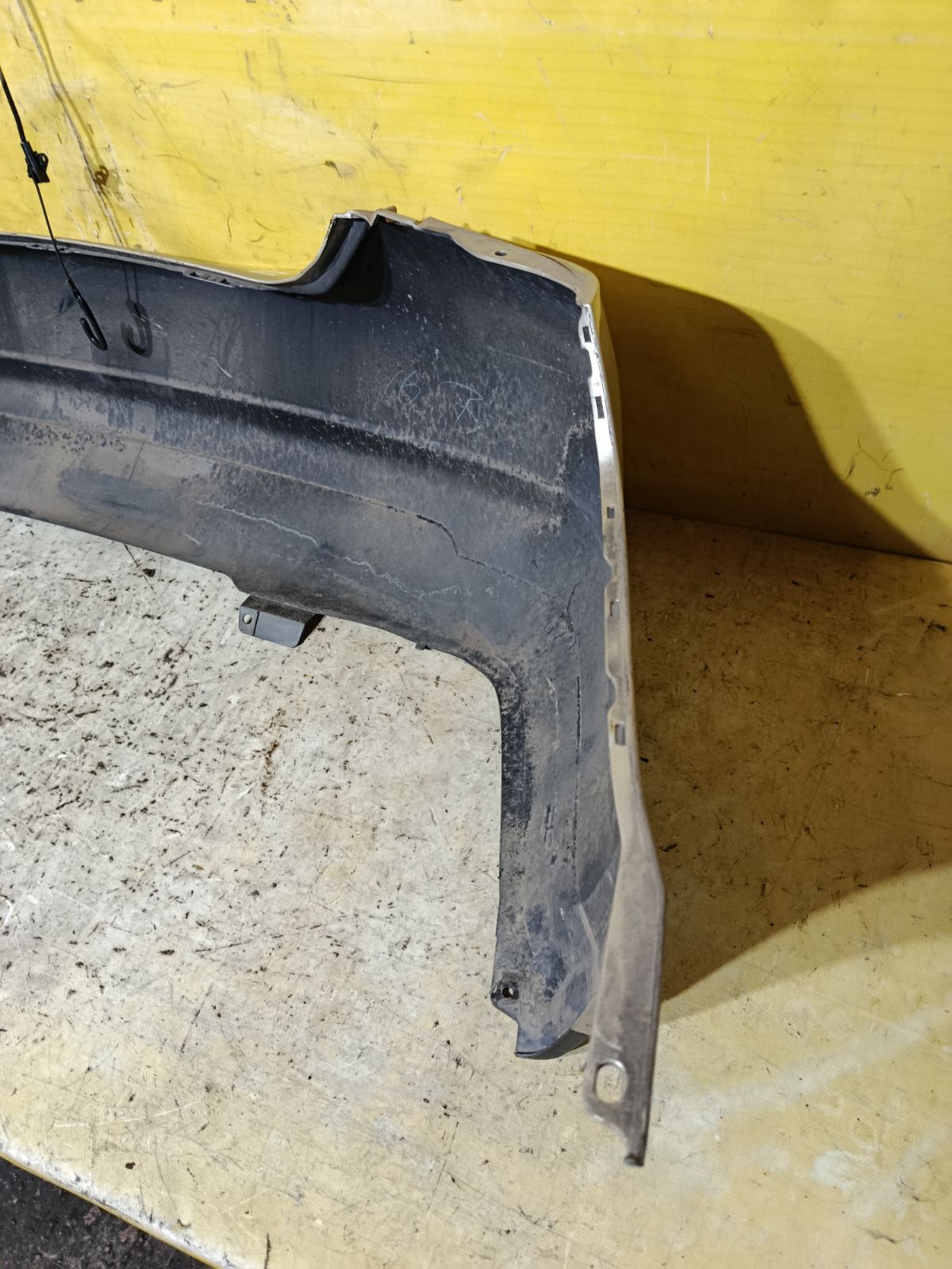 Бампер 85022-ED440 на Nissan Tiida Latio SC11 Фото 10