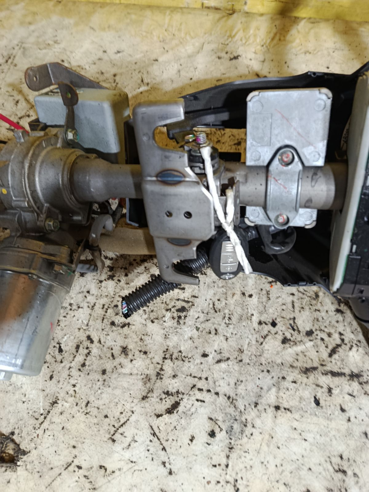 Рулевая колонка на Nissan March K13 Фото 3