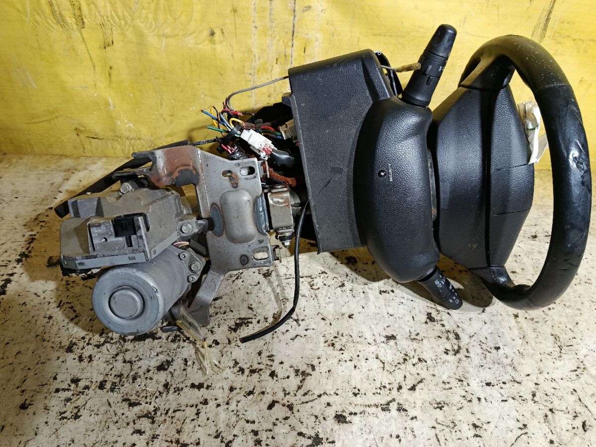 Рулевая колонка на Nissan Serena C25 Фото 3