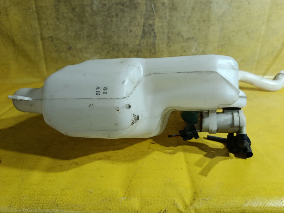 Бачок омывателя на Honda Odyssey RC1 Фото 5