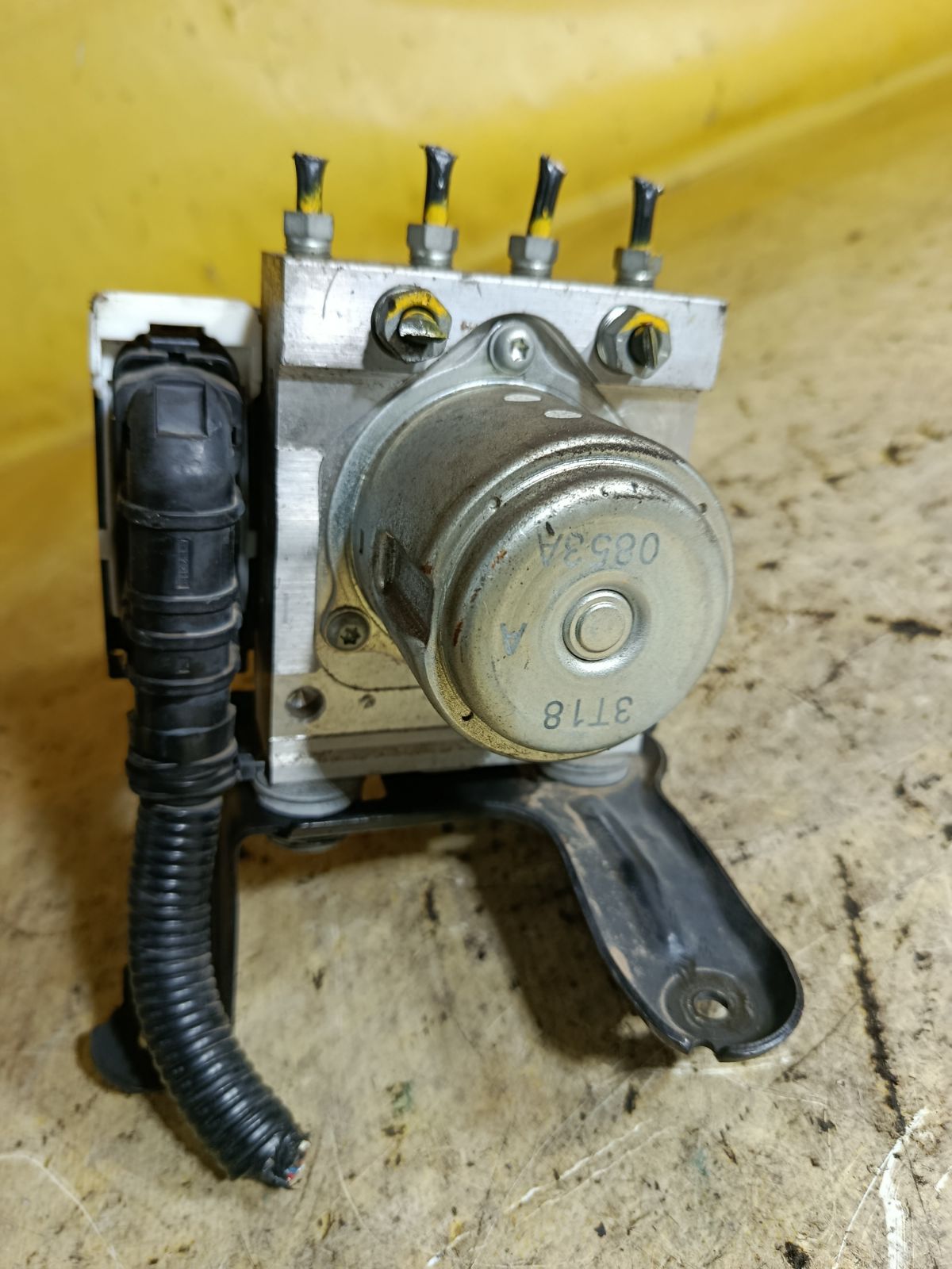 Блок ABS на Honda Odyssey RC1 K24W Фото 2