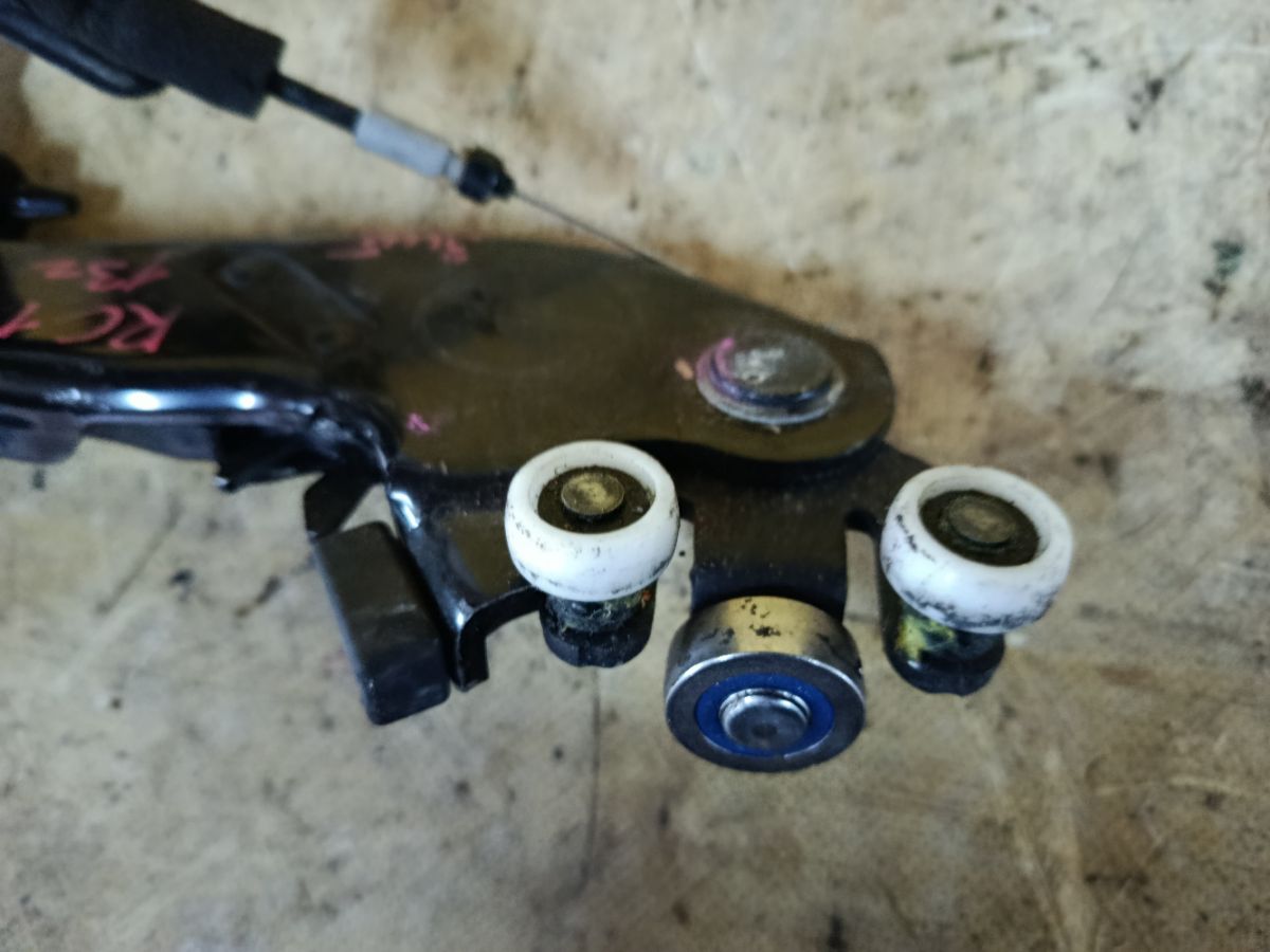 Ролик двери на Honda Odyssey RC1 Фото 5