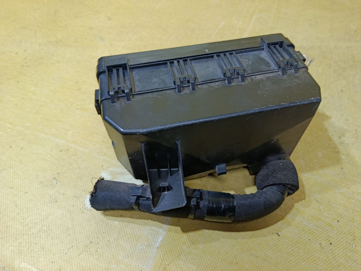 Блок предохранителей на Honda Odyssey RC1 K24W Фото 5