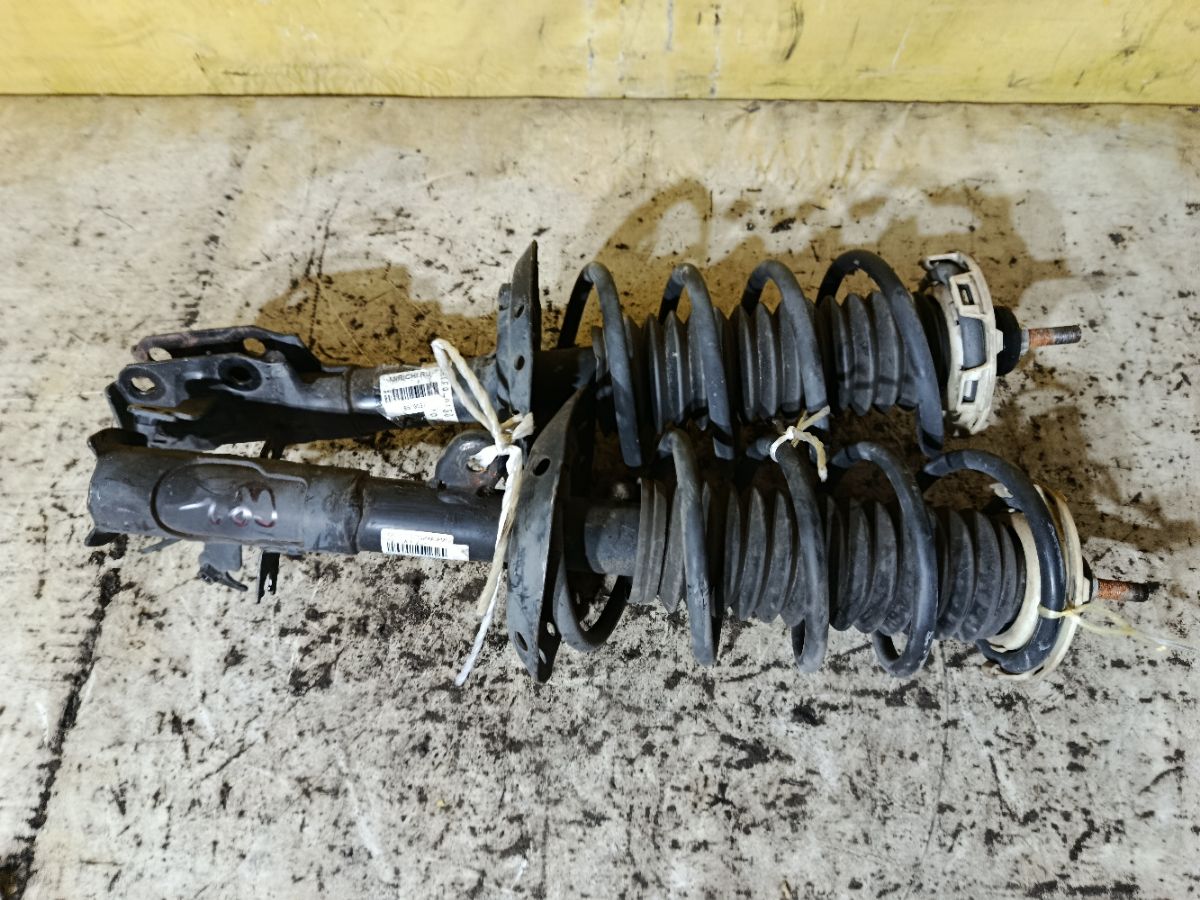 Стойка амортизатора на Honda Fit Shuttle Hybrid GP2 LDA Фото 1