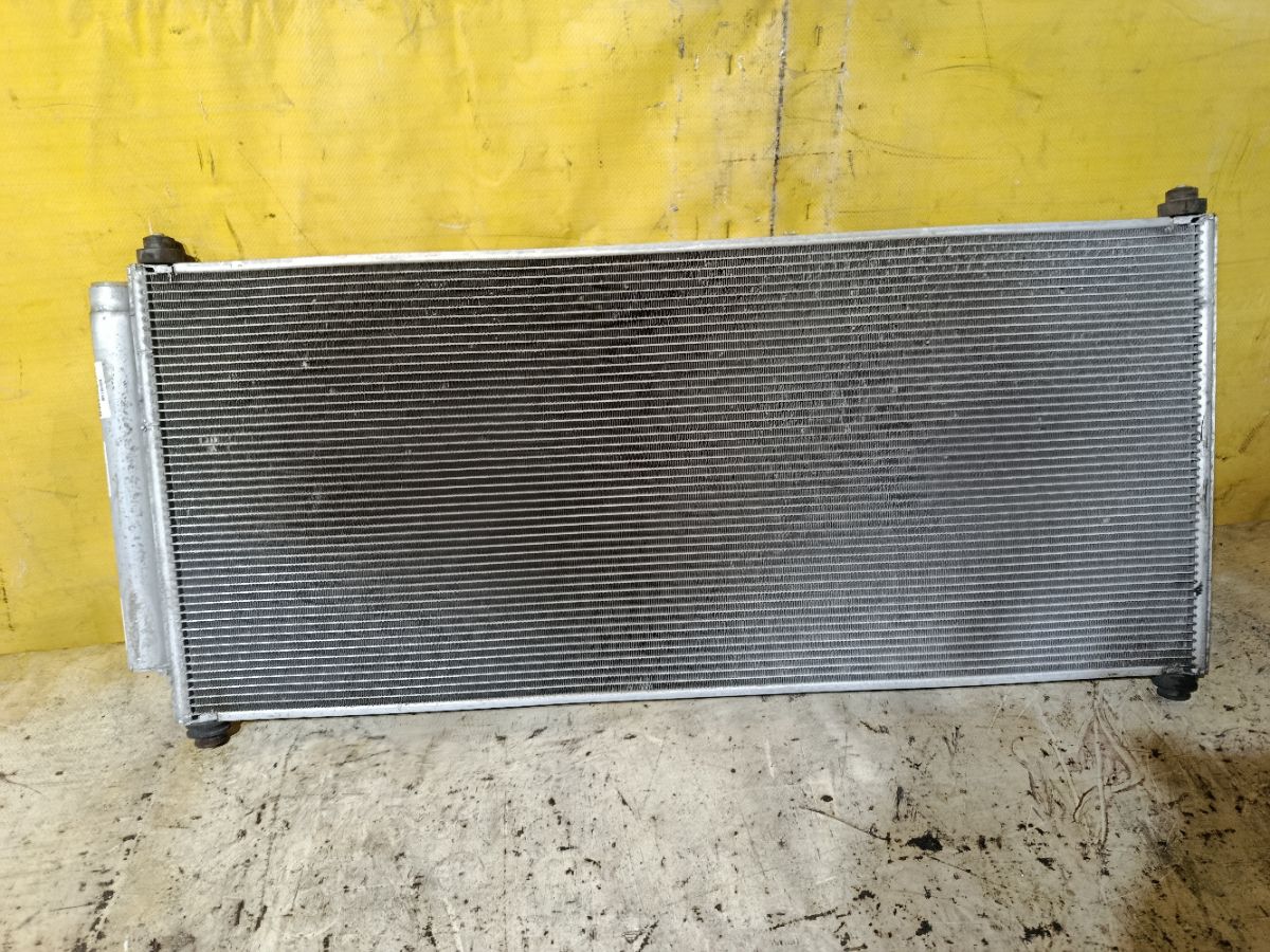 Радиатор кондиционера на Honda Fit Shuttle GP2 LDA Фото 1