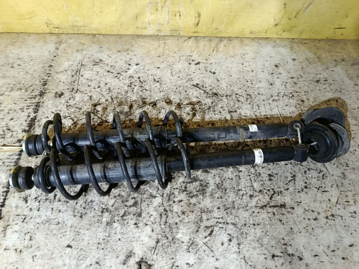 Амортизатор на Honda Fit Shuttle GP2 Фото 1