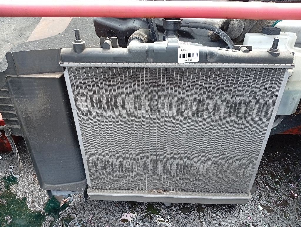 Радиатор ДВС на Nissan Note E11 HR15DE Фото 4