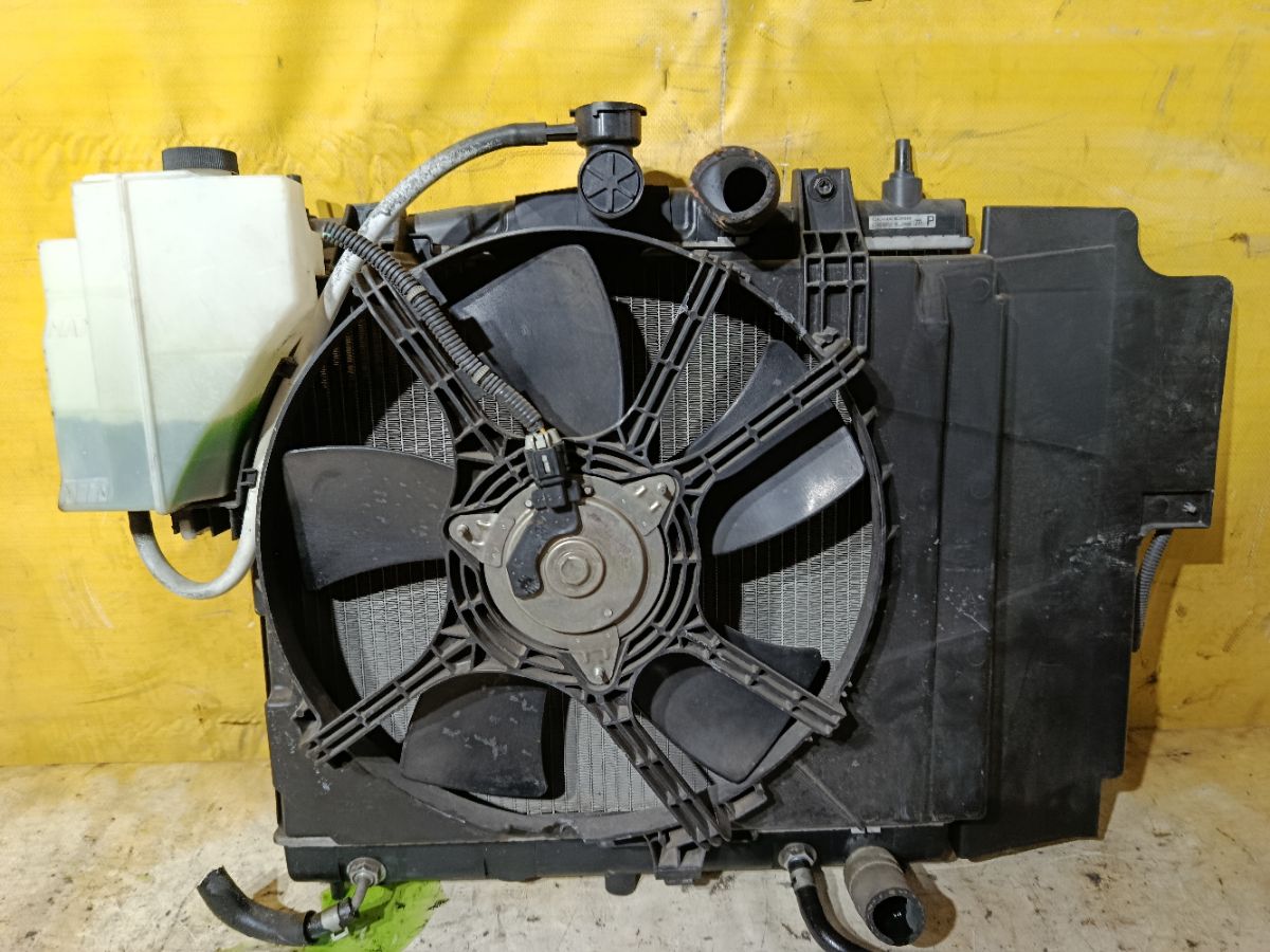 Радиатор ДВС на Nissan Note E11 HR15DE Фото 3
