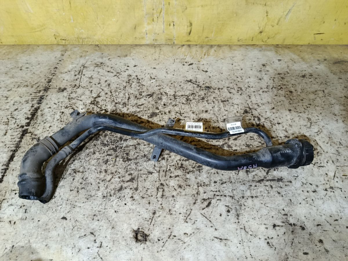 Заливная горловина топливного бака на Mitsubishi Pajero Mini H58A 4A30 Фото 2