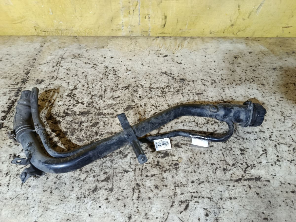 Заливная горловина топливного бака на Mitsubishi Pajero Mini H58A 4A30 Фото 3