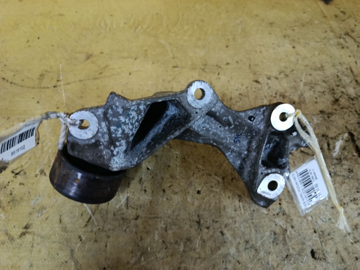 Ролик натяжной на Nissan March K13 HR12DE Фото 1