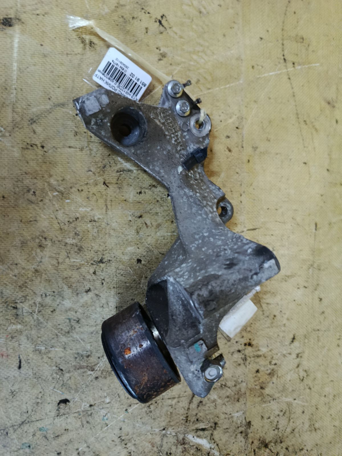 Ролик натяжной на Nissan March K13 HR12DE Фото 2