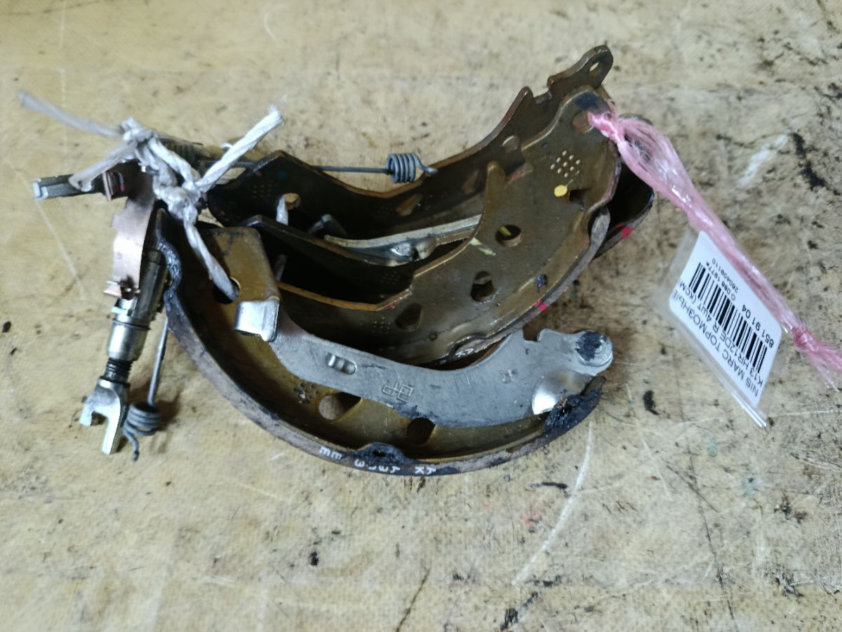 Тормозные колодки на Nissan March K13 HR12DE Фото 1