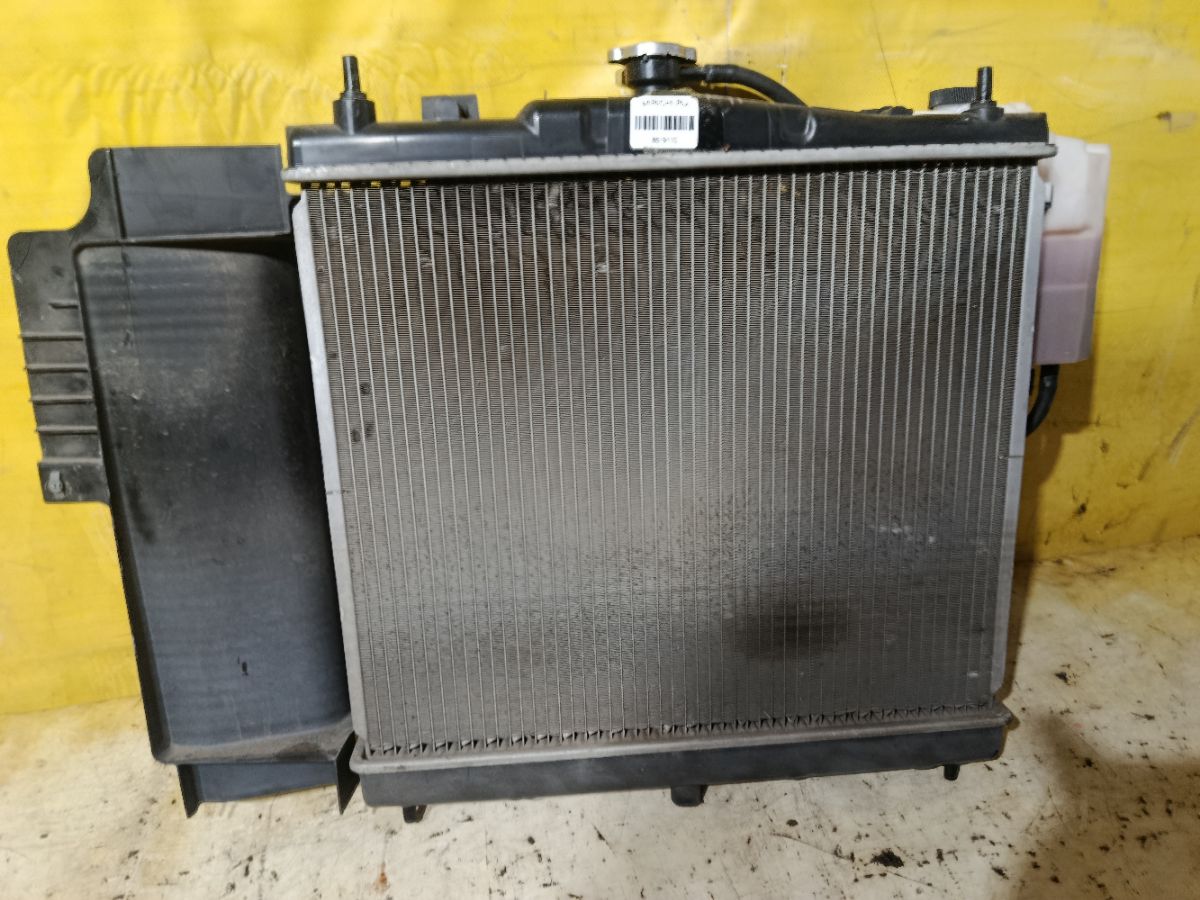 Радиатор ДВС на Nissan Note E11 HR15DE Фото 1