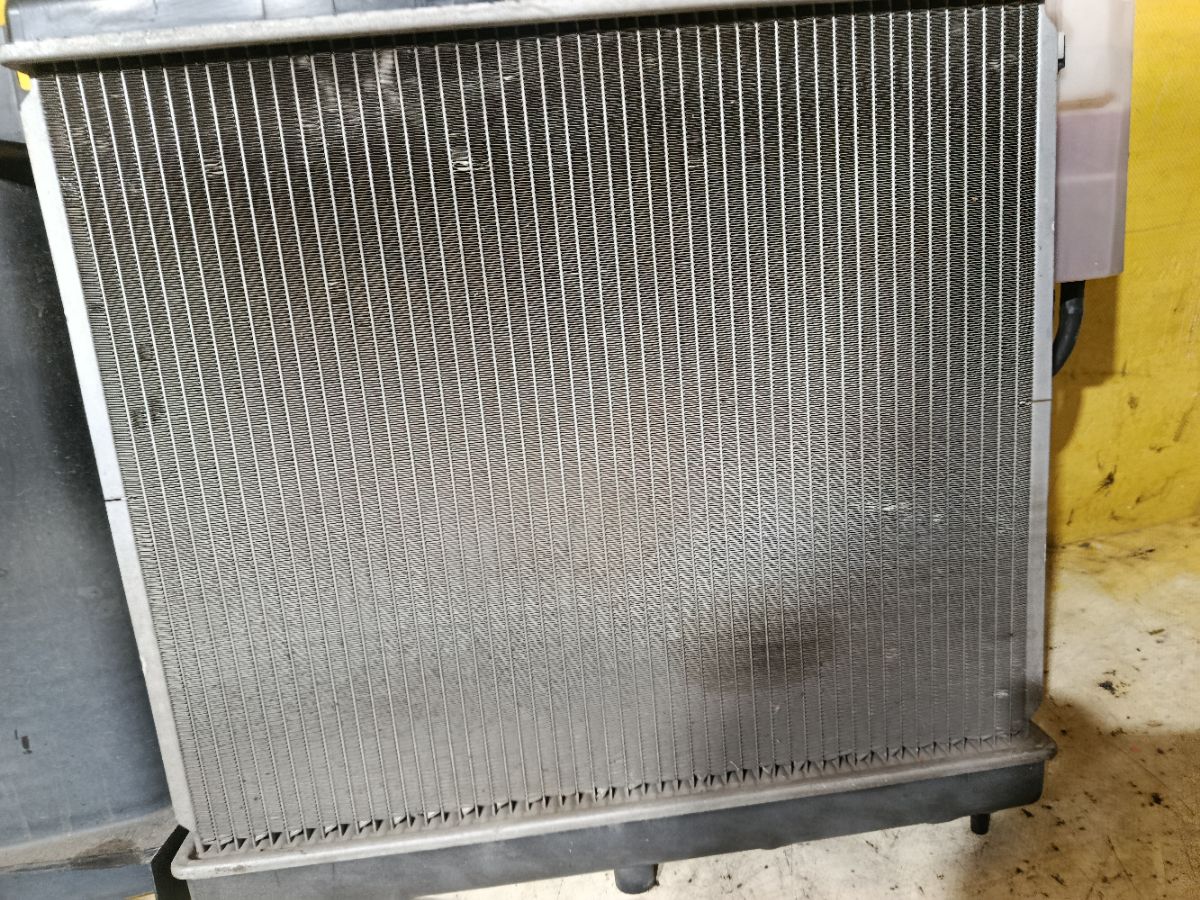 Радиатор ДВС на Nissan Note E11 HR15DE Фото 2