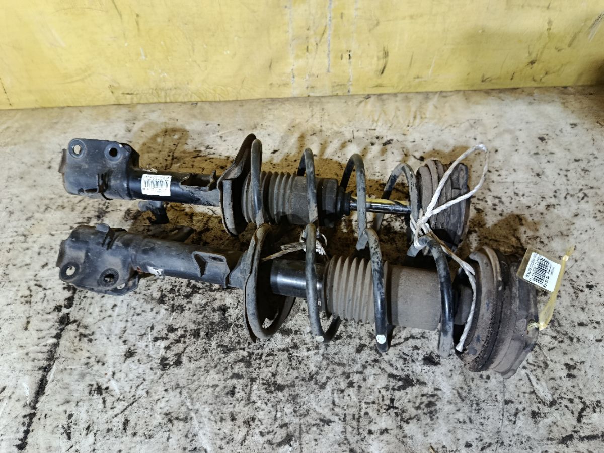 Стойка амортизатора на Nissan Note E11 HR15DE Фото 1