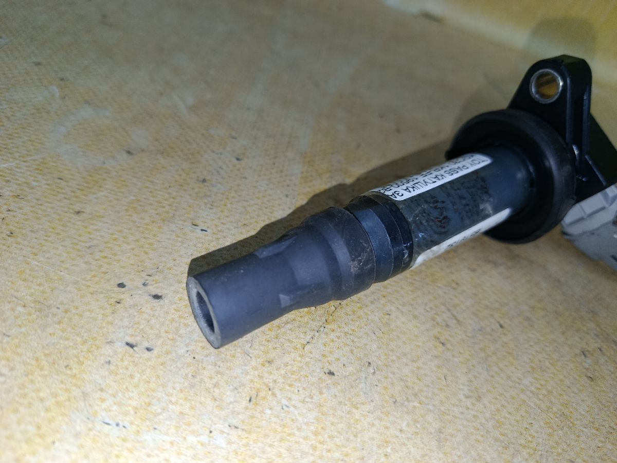 Катушка зажигания 19500-B2050 на Toyota Passo KGC30 1KR-FE Фото 5