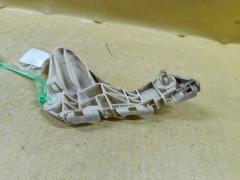 Крепление бампера 52536-52090 на Toyota Ractis NCP100 Фото 3