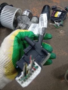 Переключатель поворотов на Toyota Funcargo NCP20 Фото 9