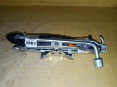 Домкрат на Nissan March AK12