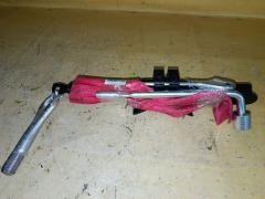 Домкрат на Toyota Passo KGC30 Фото 2