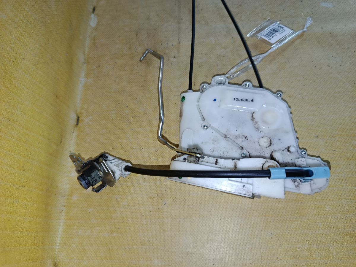 Замок двери на Honda Fit GE8 Фото 3