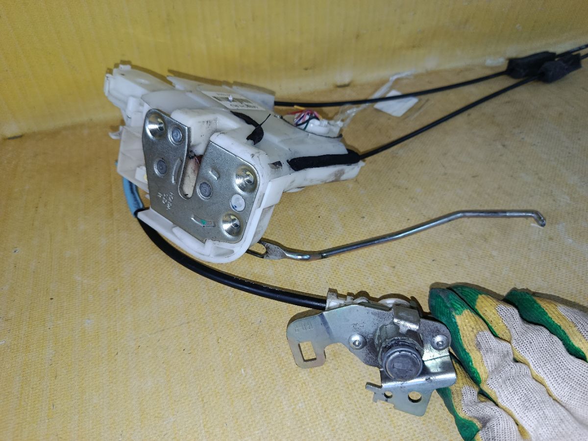 Замок двери на Honda Fit GE8 Фото 4
