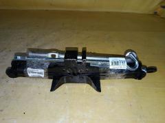 Домкрат на Mazda Verisa DC5W Фото 3