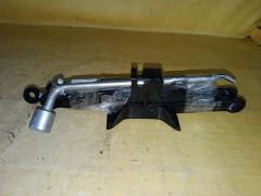 Домкрат на Mazda Verisa DC5W Фото 4