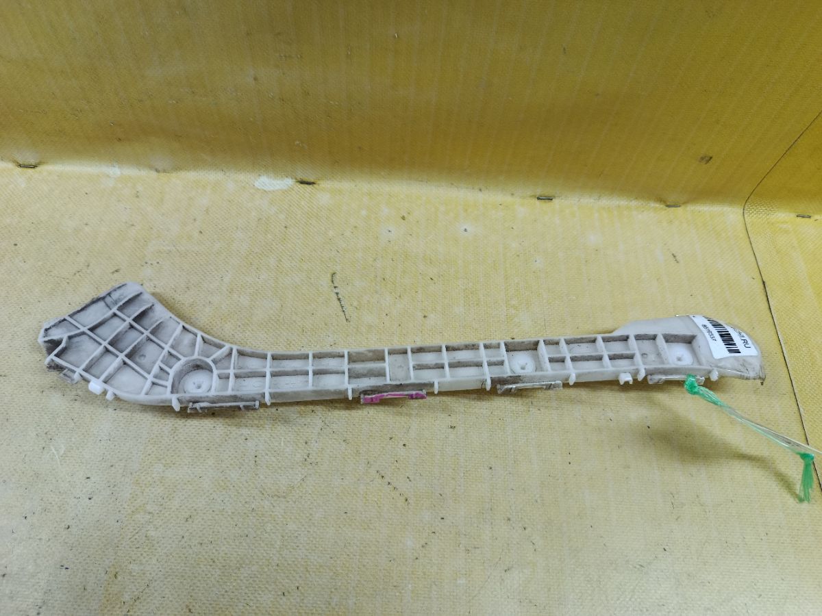 Крепление бампера 52575-47020 на Toyota Prius ZVW30 Фото 4