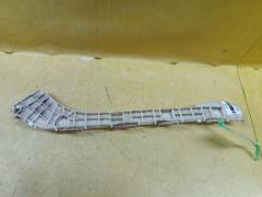 Крепление бампера 52575-47020 на Toyota Prius ZVW30 Фото 4