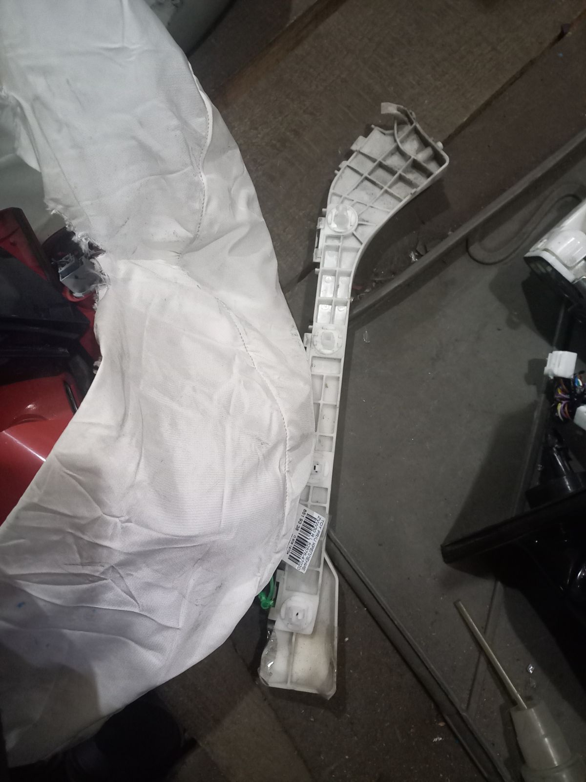 Крепление бампера 52576-47020 на Toyota Prius ZVW30 Фото 7