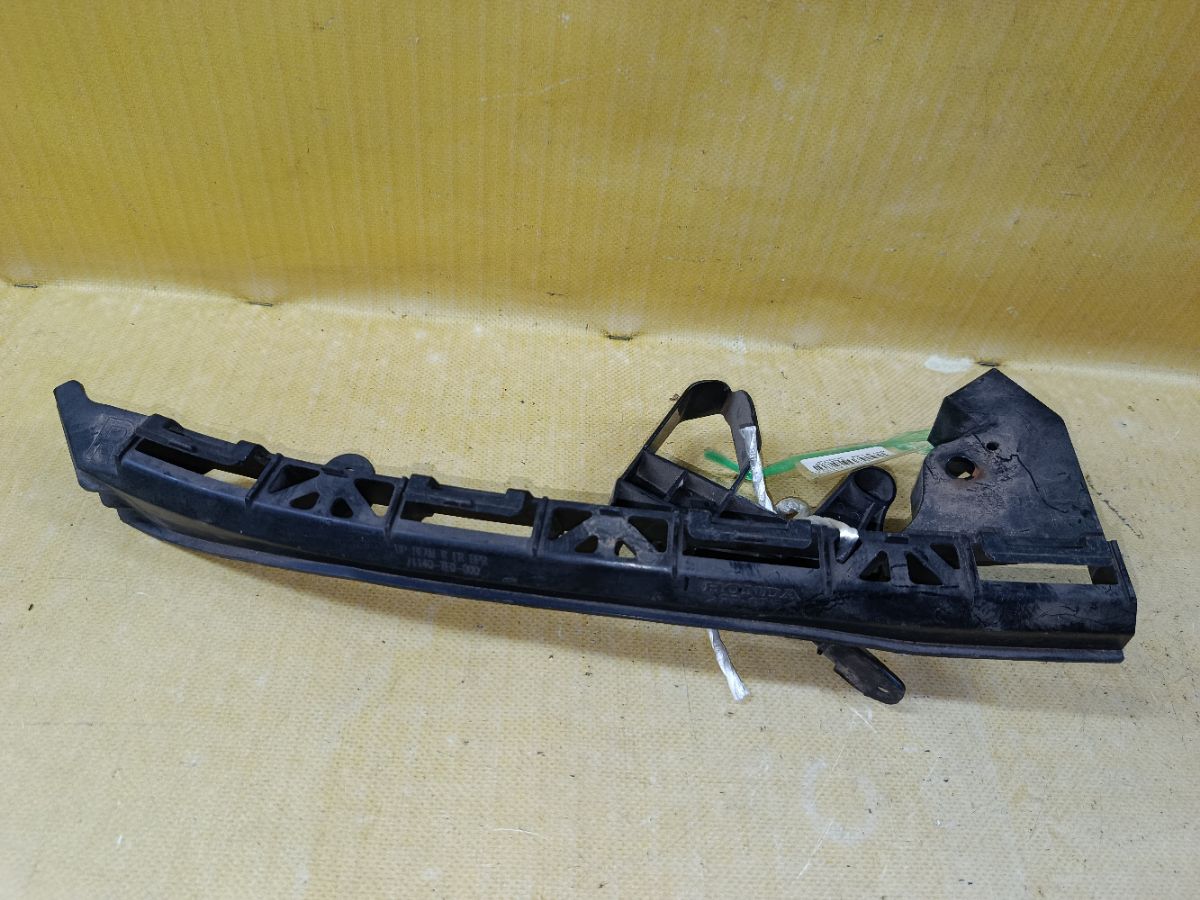 Крепление бампера 71140-TF0-000 на Honda Fit GE8 Фото 5